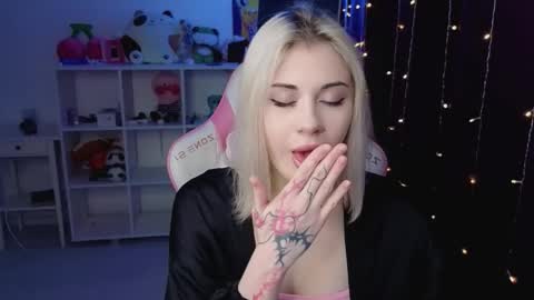 You can call me HH online show from 11.14.25