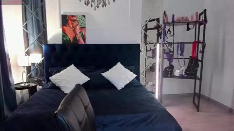 Sofia online show from 10.15.25