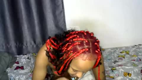 Snapshot of candykiss5 chatting on 10.19.25 cupshee online show from 10.19.25