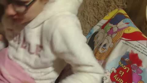 Snapshot of candylady13 chatting on 01.30.25 say meow and send tips online show from 01.30.25