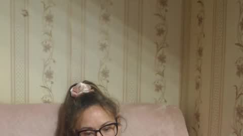 say meow and send tips  online show from 10.22.25