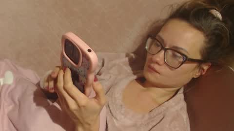 say meow and send tips  online show from 12.17.25