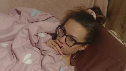 say meow and send tip  online show from 12.17.25