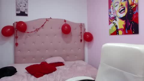 Snapshot of candyre chatting on 02.14.25 C A N D Y online show from 02.14.25