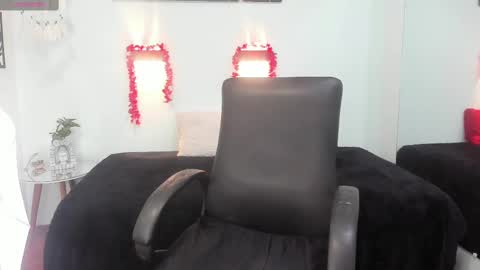 Snapshot of candyre chatting on 02.21.25 C A N D Y online show from 02.21.25