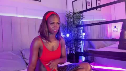 Snapshot of candyyvega chatting on 10.25.25 candyyvega online show from 10.25.25