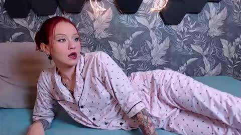 Mia online show from 10.07.25