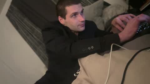 Snapshot of canekohl chatting on 01.01.25 ColeKaine online show from 01.01.25