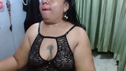 Snapshot of canelacollins chatting on 12.01.25 CanelaCollins online show from 12.01.25