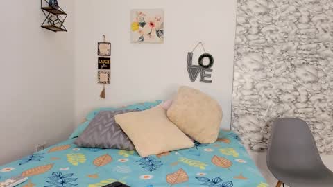 Snapshot of canhela1 chatting on 10.18.25 Canhela online show from 10.18.25