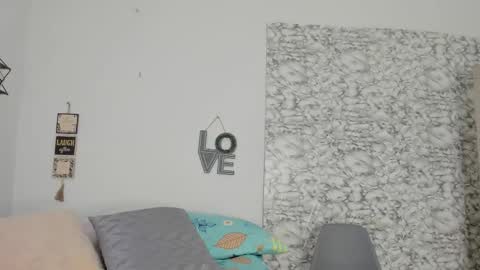 Snapshot of canhela1 chatting on 10.21.25 Canhela online show from 10.21.25