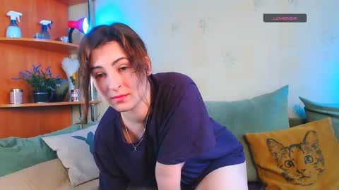 Snapshot of car0line1995 chatting on 10.26.25 girl - foxi and tranny - kami online show from 10.26.25