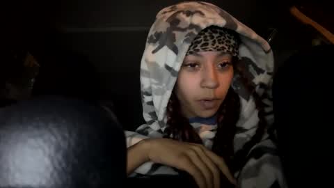 Snapshot of carebearx215 chatting on 10.11.25 carebearx215 online show from 10.11.25