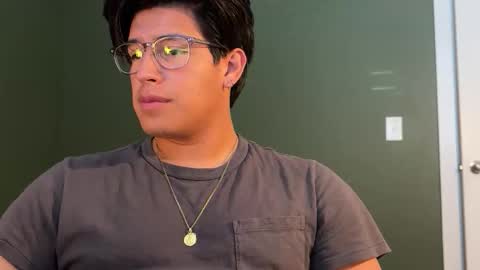 Snapshot of carlosjosecb2 chatting on 10.29.25 carlosjosecb2 online show from 10.29.25