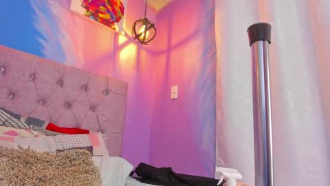 Snapshot of carlota_swan chatting on 01.09.25 carlota online show from 01.09.25