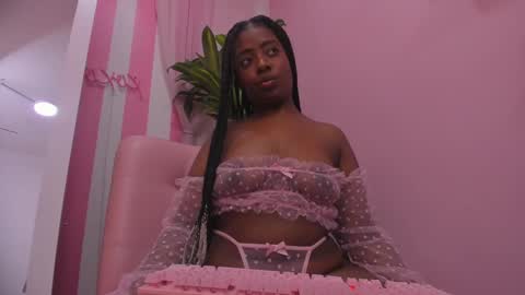 Snapshot of carlota_swan chatting on 01.28.25 carlota online show from 01.28.25