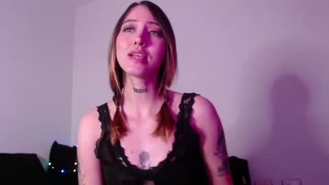 Snapshot of carmennrusso chatting on 10.10.25 carmennrusso online show from 10.10.25