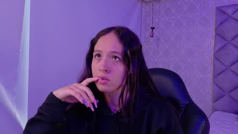 caro_adams1 online show from 11.19.25