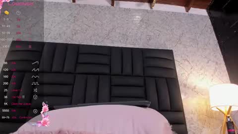 Snapshot of caro_martinezz chatting on 02.19.25 online show from 02.19.25