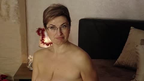 CaroJhones online show from 12.29.24