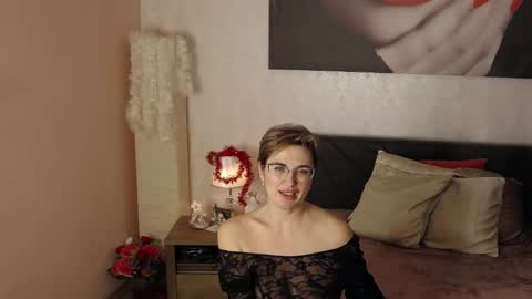 CaroJhones online show from 12.30.24