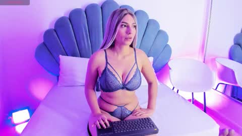 Carolain online show from 10.04.25