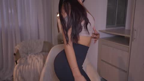 Snapshot of carolart chatting on 10.09.25 carolart online show from 10.09.25