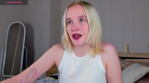 Snapshot of carolin_miller chatting on 09.22.25 Carol online show from 09.22.25