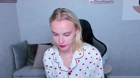 Snapshot of carolin_miller chatting on 09.26.25 Carol online show from 09.26.25