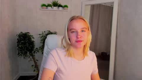 Snapshot of carolin_miller chatting on 09.29.25 Carol online show from 09.29.25