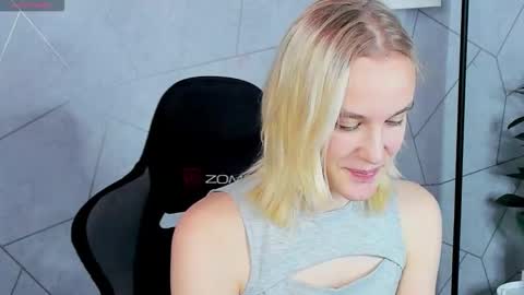 Snapshot of carolin_miller chatting on 10.20.25 Carol online show from 10.20.25