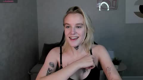 Snapshot of carolin_miller chatting on 11.07.25 Carol online show from 11.07.25