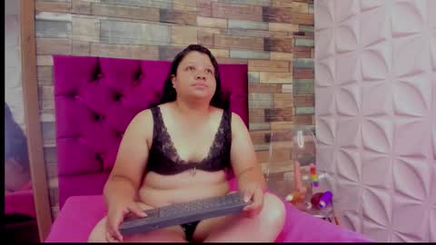 Snapshot of carolina_lenon chatting on 02.09.26 Angie Carolina online show from 02.09.26