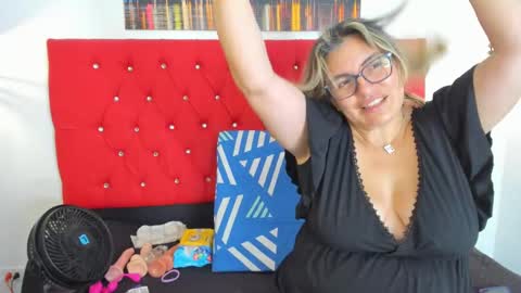 Snapshot of carolinacrus01 chatting on 09.10.25 Carolina online show from 09.10.25