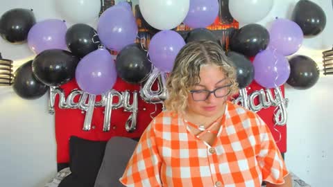 Snapshot of carolinacrus01 chatting on 10.01.25 Carolina online show from 10.01.25