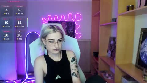 Snapshot of caroline_carterr chatting on 10.13.25 Caroline online show from 10.13.25