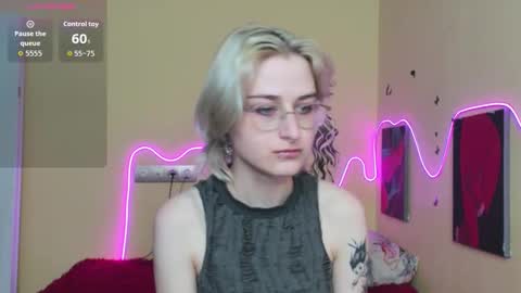 Snapshot of caroline_carterr chatting on 10.16.25 Caroline online show from 10.16.25