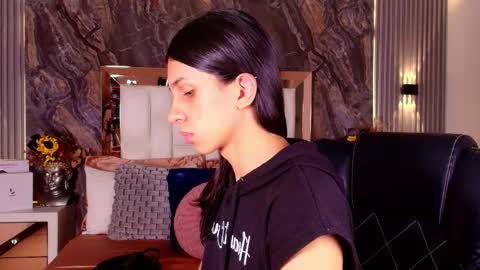 caroline_foster1 online show from 03.27.26