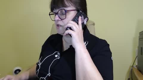 Snapshot of carolinedream_ chatting on 10.10.25 CarolineDream online show from 10.10.25