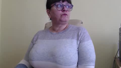 Snapshot of carolinedream_ chatting on 10.30.25 CarolineDream online show from 10.30.25