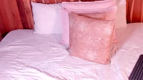 Caroline online show from 12.04.25