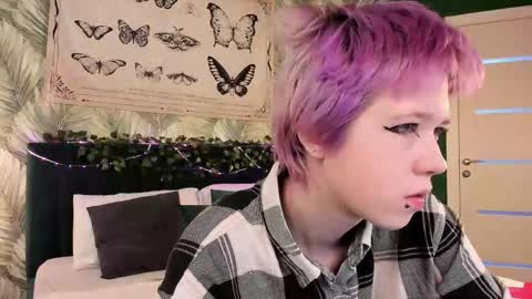 Snapshot of carolinerichter chatting on 11.12.25 CarolineRichter online show from 11.12.25