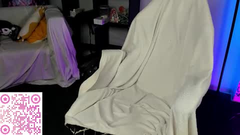 Snapshot of carolinerichter chatting on 11.15.25 CarolineRichter online show from 11.15.25