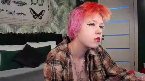 Snapshot of carolinerichter chatting on 12.05.25 CarolineRichter online show from 12.05.25