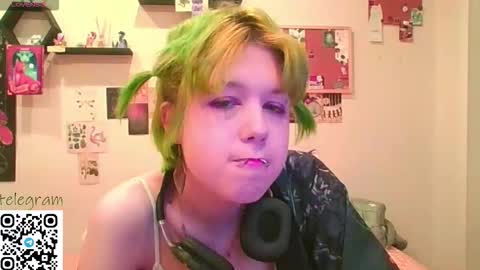 Snapshot of carolinerichter chatting on 02.04.26 CarolineRichter online show from 02.04.26