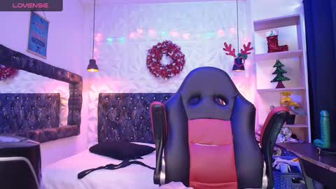Caroline Scoth online show from 12.11.24