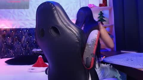 Caroline Scoth online show from 12.31.24