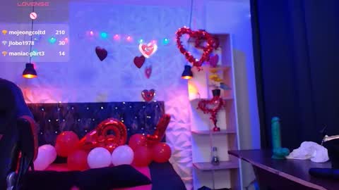 Caroline Scoth online show from 02.20.25