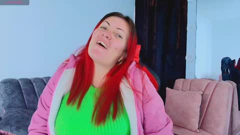 Snapshot of carolinhe_ chatting on 10.03.25 Carolinhe  online show from 10.03.25