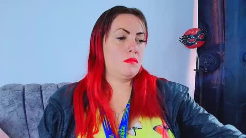 Snapshot of carolinhe_ chatting on 10.08.25 Carolinhe  online show from 10.08.25